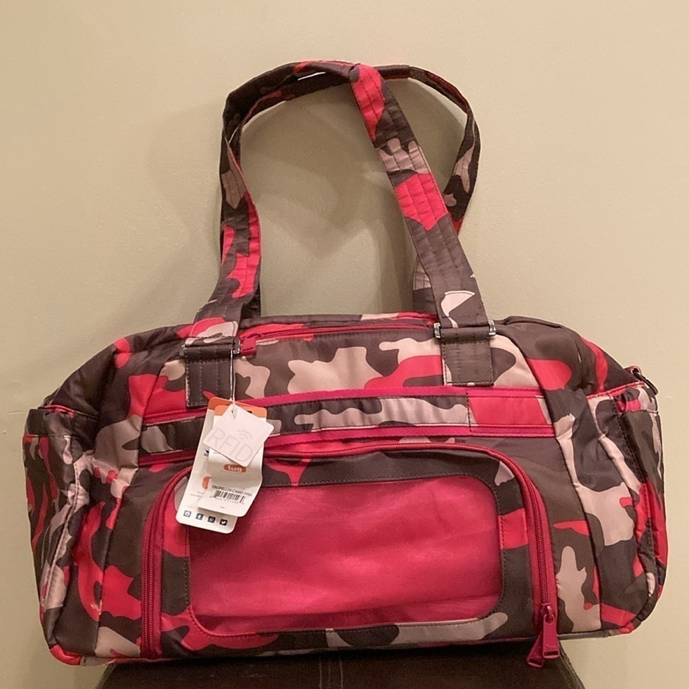 Lug Propeller Pink Camouflage Quilted Duffel Bag BNWT - Picture 3 of 13
